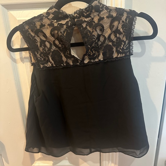 Ali & Jay Ruffle Top - Picture 2 of 2